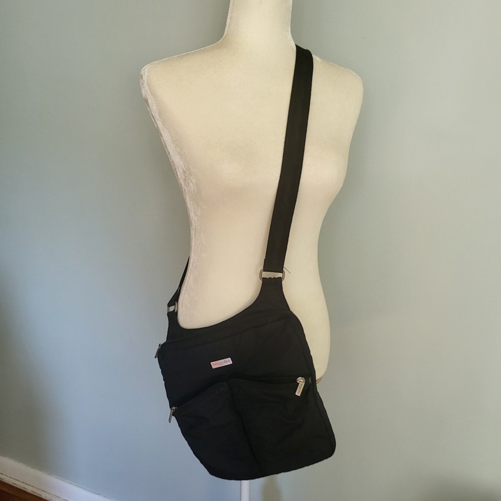 Baggalini Women Black Medium Crossbody Bag RFID Nylon Water Resistant Zip...